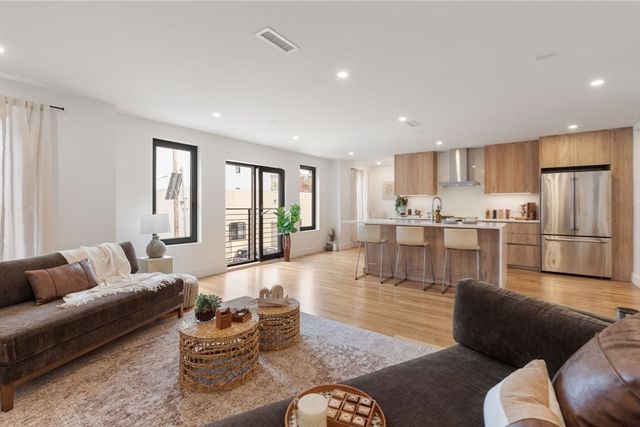 6 Gen Devine Way 1, Boston, MA 02127