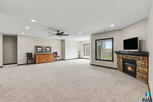 1900 S Firefly Dr Drive, Sioux Falls, SD 57110