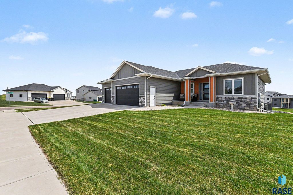 1900 S Firefly Dr Drive, Sioux Falls, SD 57110