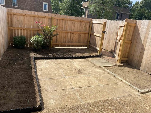 1898 E POPLAR WOODS CIR, Germantown, TN 38138