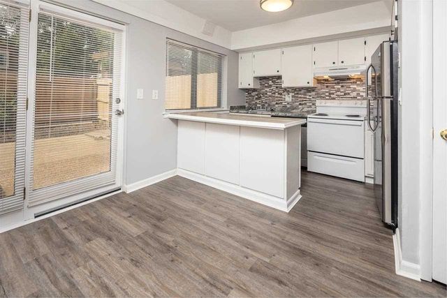 1898 E POPLAR WOODS CIR, Germantown, TN 38138