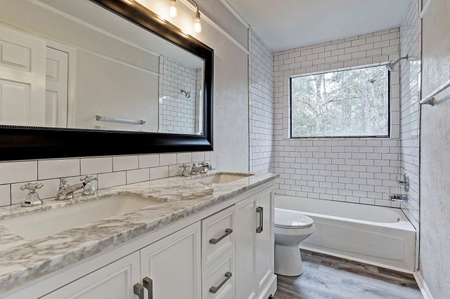 2 Eagle Rock Place, The Woodlands, TX 77381
