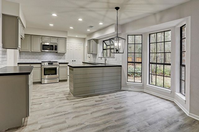 2 Eagle Rock Place, The Woodlands, TX 77381