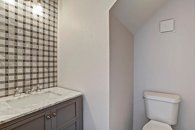 2 Eagle Rock Place, The Woodlands, TX 77381