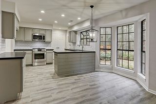 2 Eagle Rock Place, The Woodlands, TX 77381