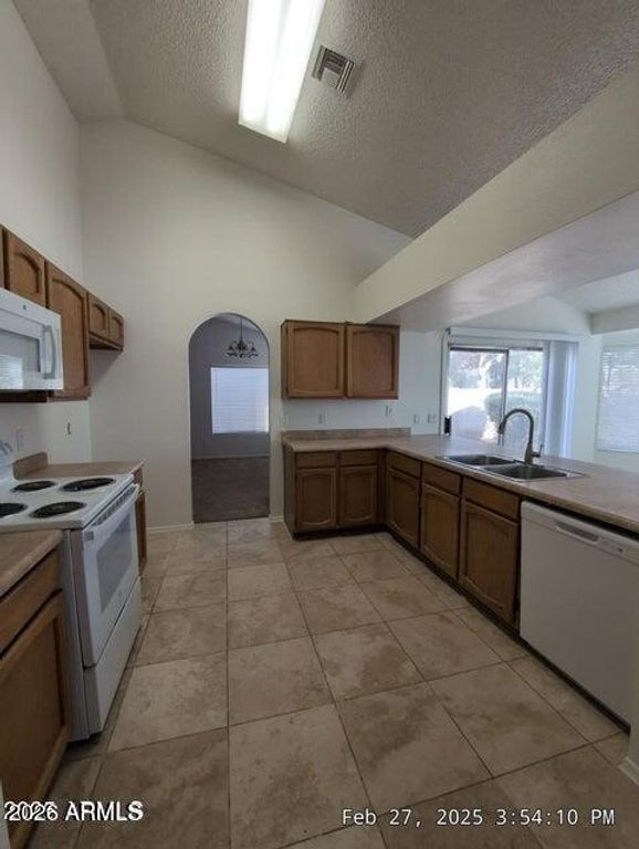 Image 9 of property listing at 1207 E SAN REMO Avenue, Gilbert, AZ 85234