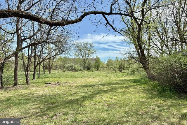 65 LOUIS DR, Clayton, NJ 08312