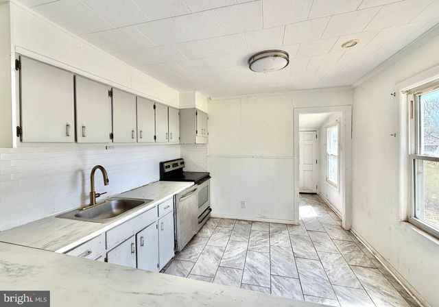 65 LOUIS DR, Clayton, NJ 08312