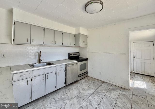 65 LOUIS DR, Clayton, NJ 08312