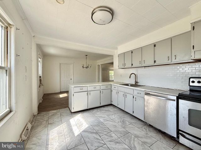 65 LOUIS DR, Clayton, NJ 08312