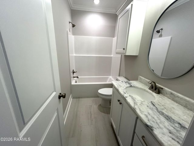 374 W Broussard Road, Lafayette, LA 70506
