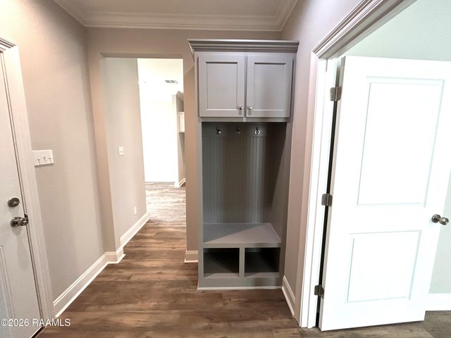 374 W Broussard Road, Lafayette, LA 70506