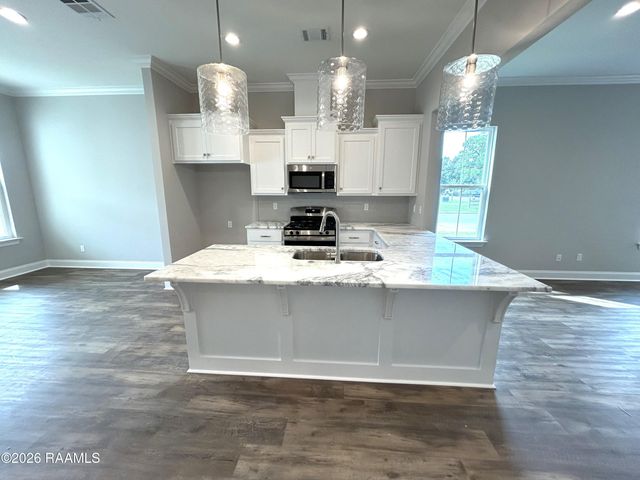 374 W Broussard Road, Lafayette, LA 70506