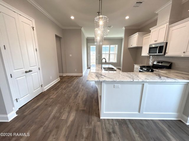 374 W Broussard Road, Lafayette, LA 70506