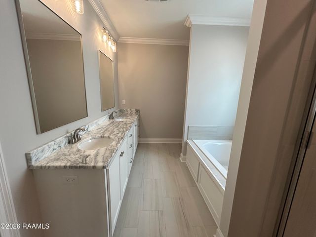 374 W Broussard Road, Lafayette, LA 70506