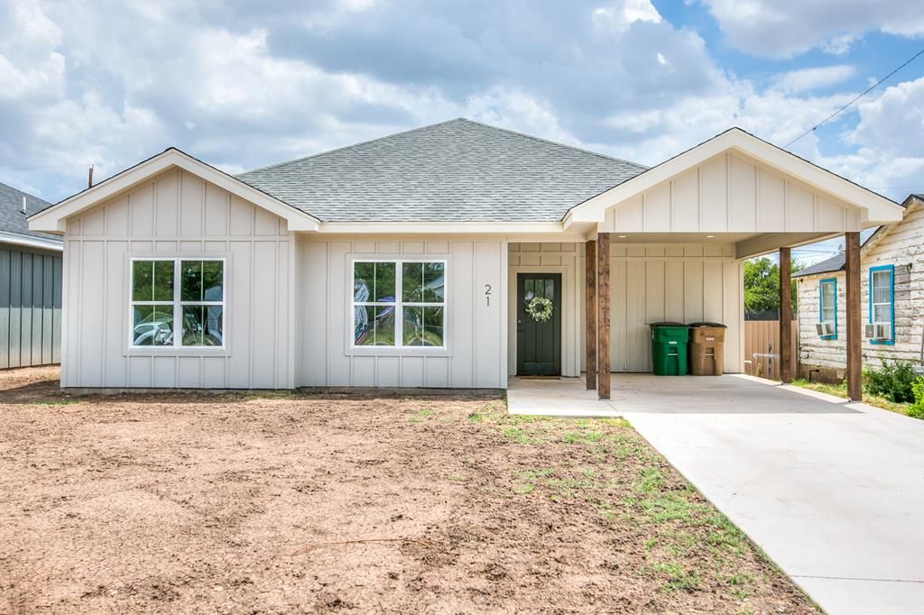 Image 1 of property listing at 21 W 20th St, San Angelo, TX 76903