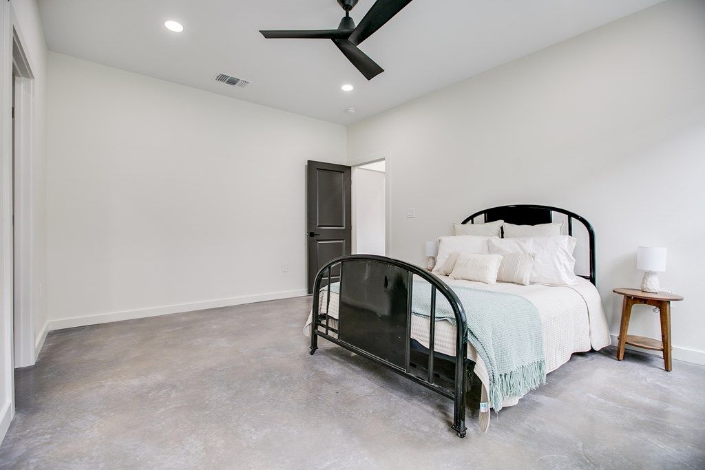 Image 12 of property listing at 21 W 20th St, San Angelo, TX 76903