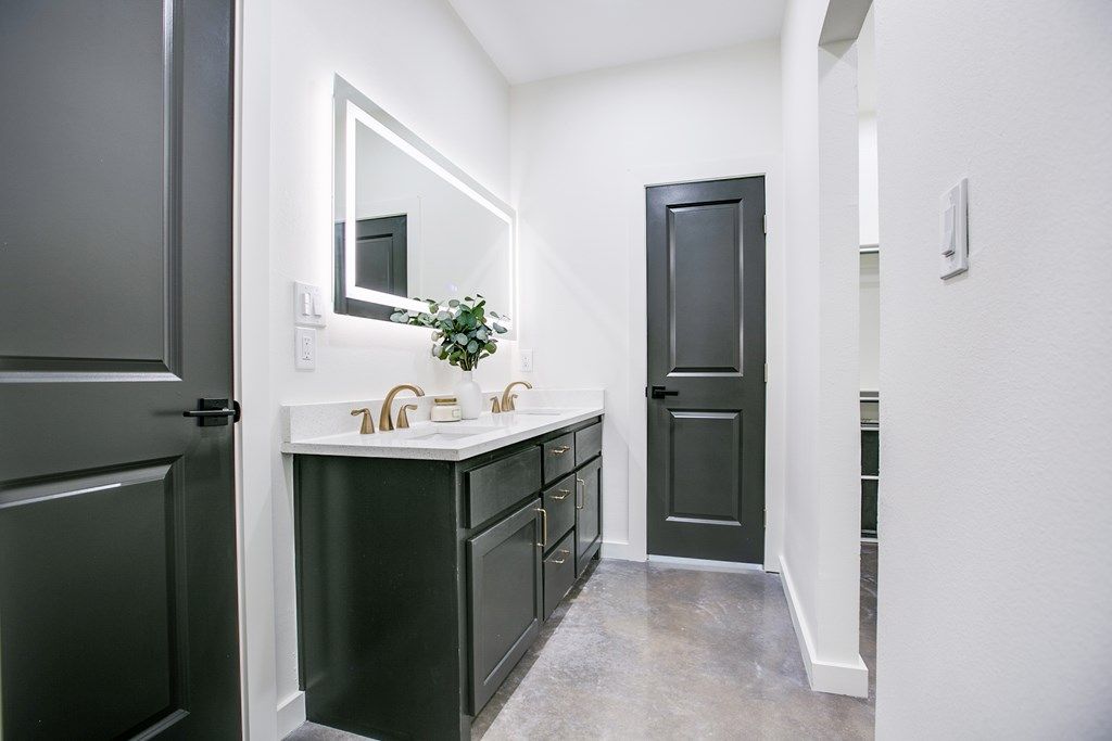 Image 13 of property listing at 21 W 20th St, San Angelo, TX 76903