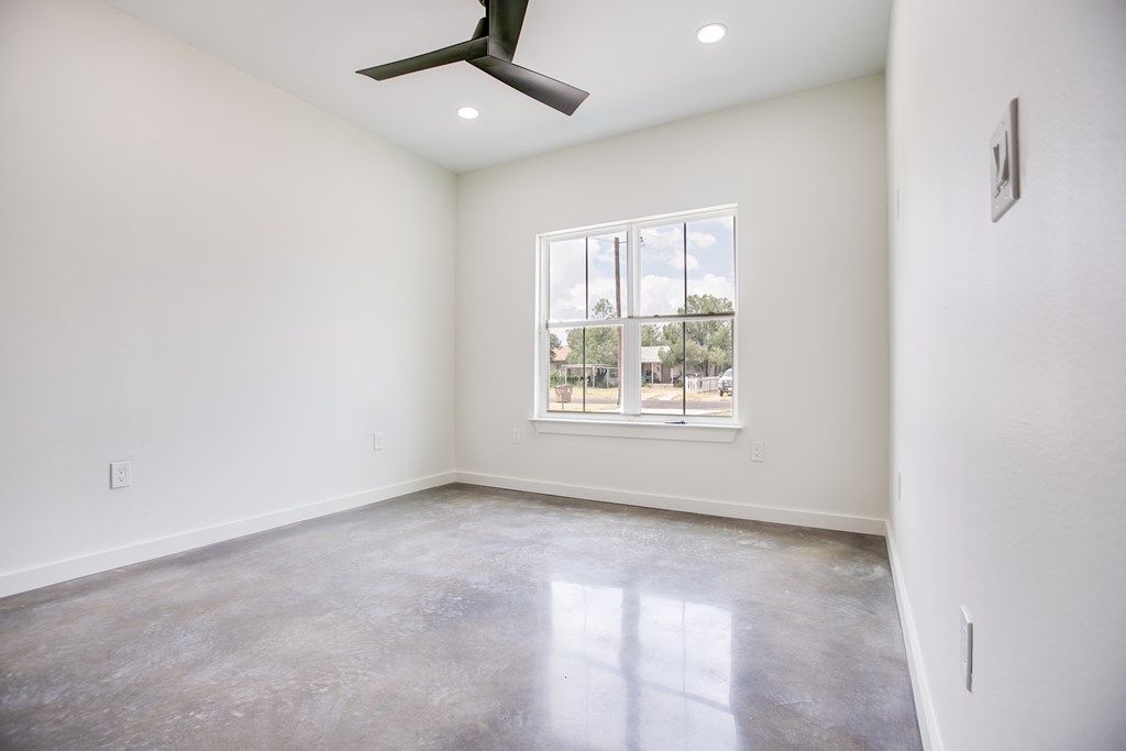 Image 17 of property listing at 21 W 20th St, San Angelo, TX 76903