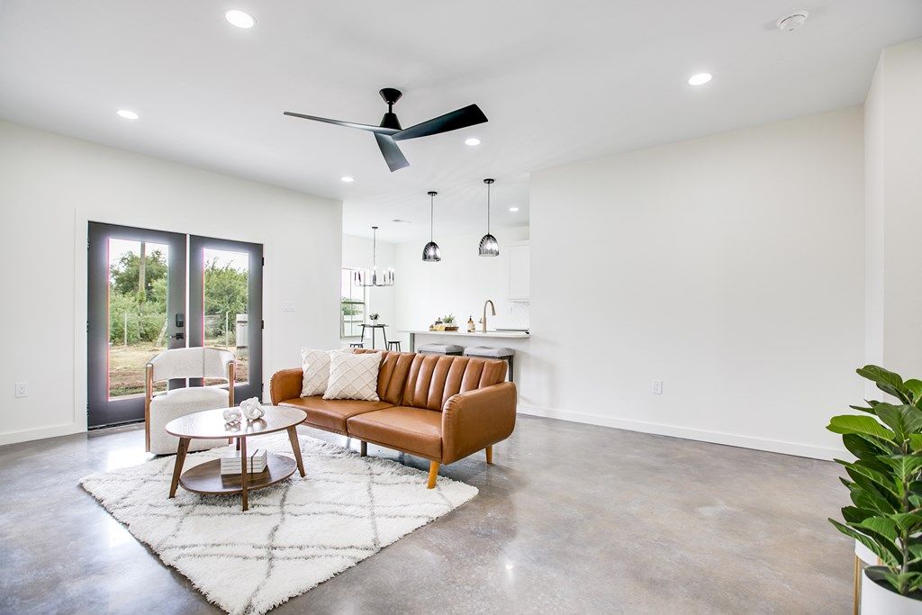 Image 3 of property listing at 21 W 20th St, San Angelo, TX 76903