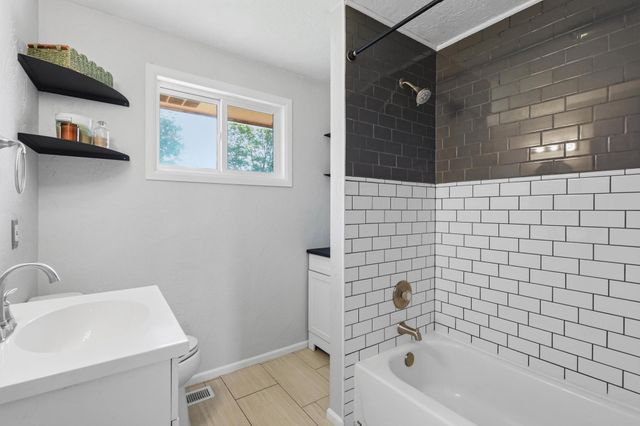 1003 N Warren Rd, Spokane Valley, WA 99216