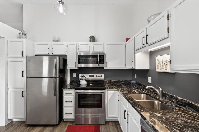 7555 W 110th Street, Bloomington, MN 55438