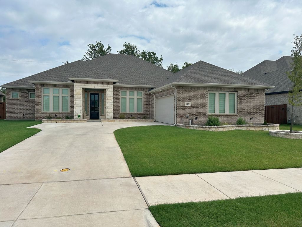943 Richard Pittmon Drive, Desoto, TX 75115