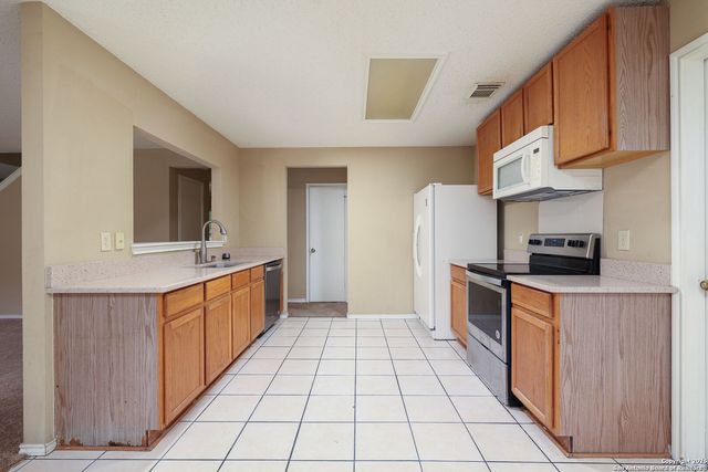 9107 Gambier Dr, San Antonio, TX 78250