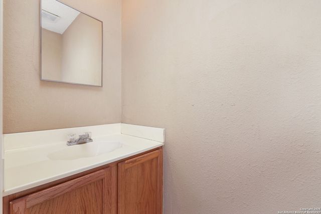 9107 Gambier Dr, San Antonio, TX 78250