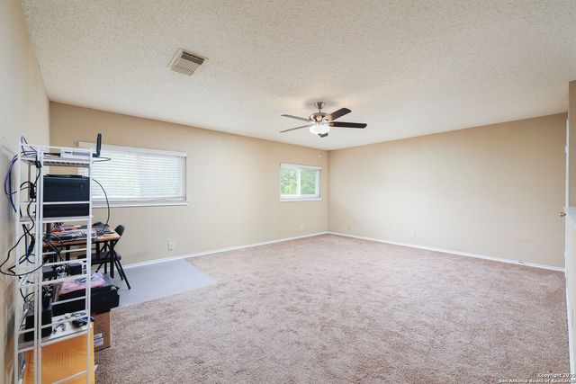 9107 Gambier Dr, San Antonio, TX 78250