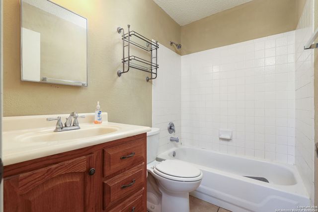 9107 Gambier Dr, San Antonio, TX 78250