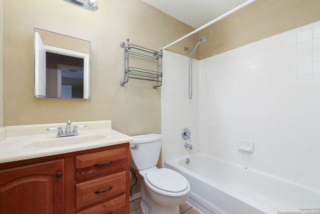 9107 Gambier Dr, San Antonio, TX 78250
