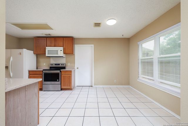 9107 Gambier Dr, San Antonio, TX 78250