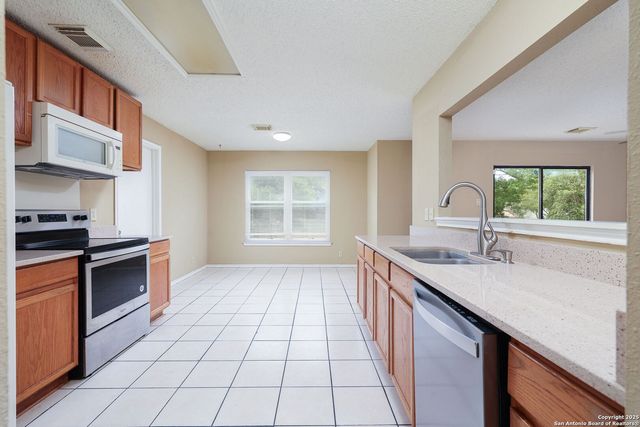 9107 Gambier Dr, San Antonio, TX 78250