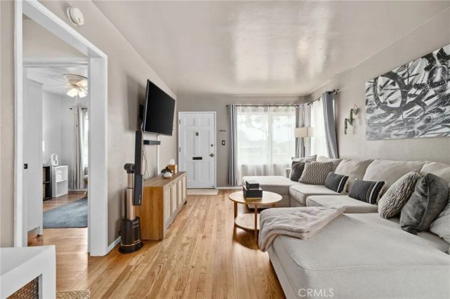 5523 Lakewood Boulevard, Lakewood, CA 90712