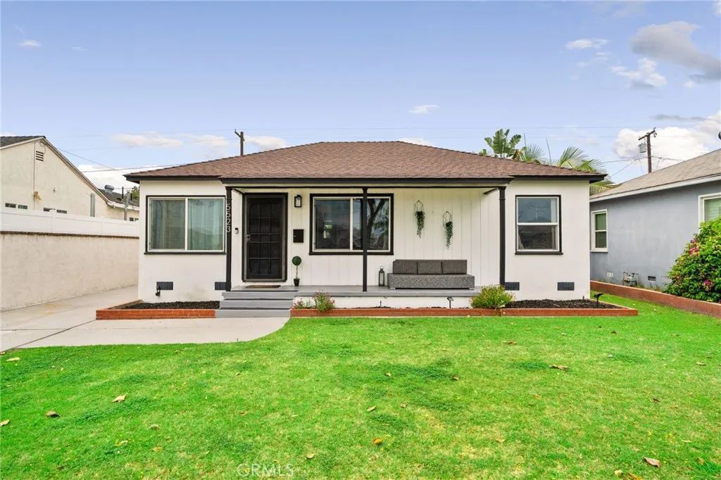 5523 Lakewood Boulevard, Lakewood, CA 90712