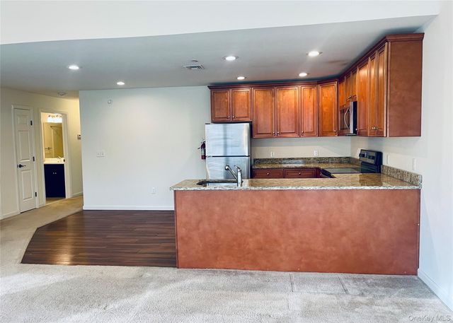 46 Islip Avenue 201, Islip, NY 11751