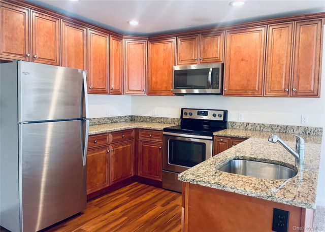 46 Islip Avenue 201, Islip, NY 11751