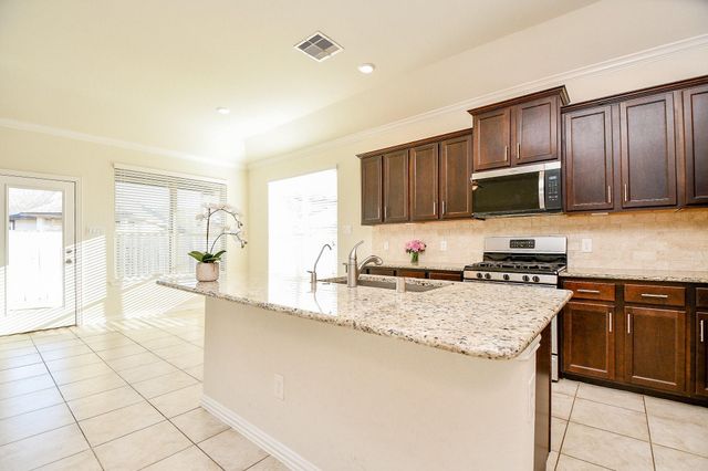 8107 Legacy Creek Drive, Tomball, TX 77375