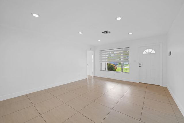 27 SE 6TH Street, Dania Beach, FL 33004