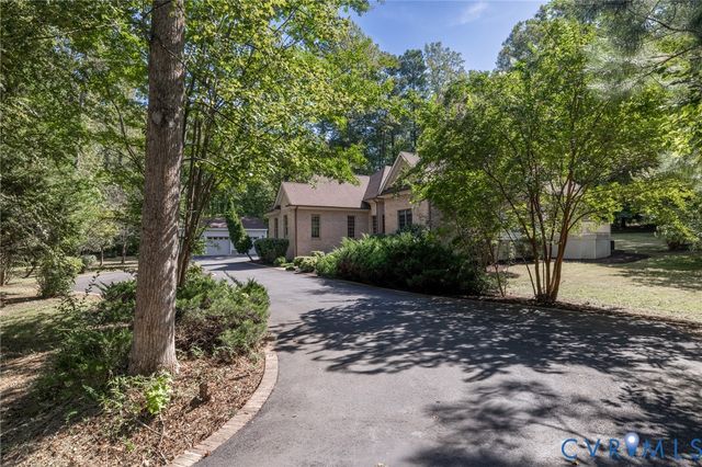 365 Hamlet Rd, Manakin Sabot, VA 23103