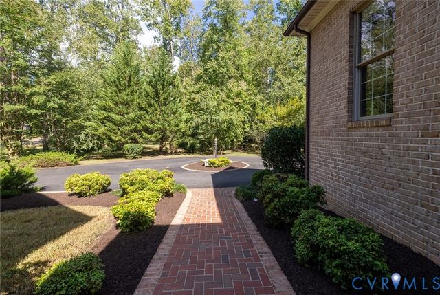365 Hamlet Rd, Manakin Sabot, VA 23103