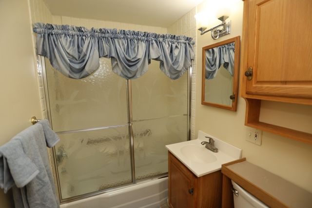 106 N Brook Rd, Springfield, MA 01119
