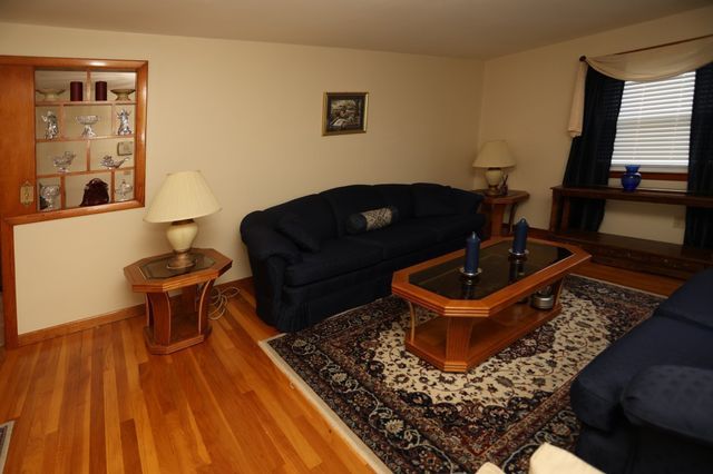 106 N Brook Rd, Springfield, MA 01119