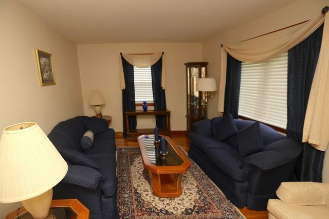 106 N Brook Rd, Springfield, MA 01119