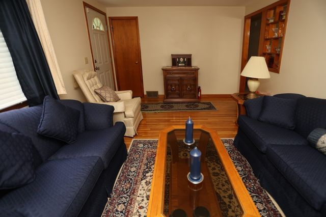 106 N Brook Rd, Springfield, MA 01119