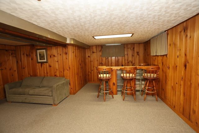 106 N Brook Rd, Springfield, MA 01119