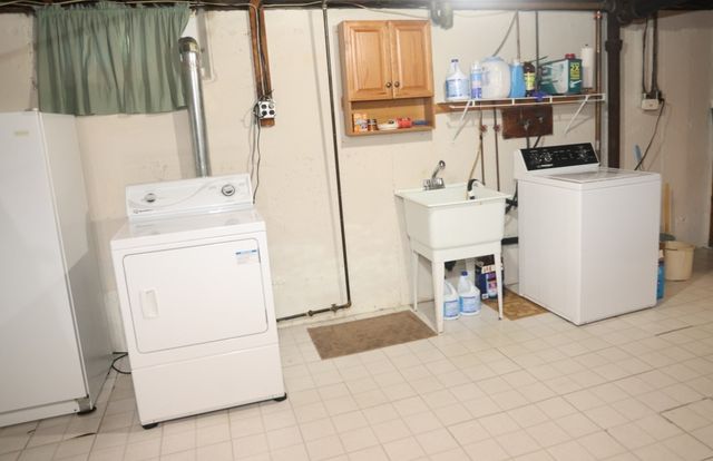 106 N Brook Rd, Springfield, MA 01119