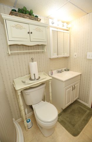 106 N Brook Rd, Springfield, MA 01119