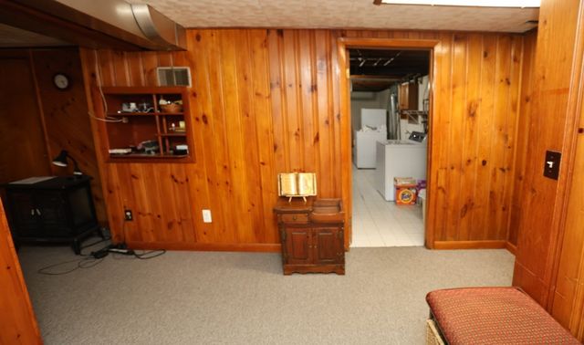 106 N Brook Rd, Springfield, MA 01119
